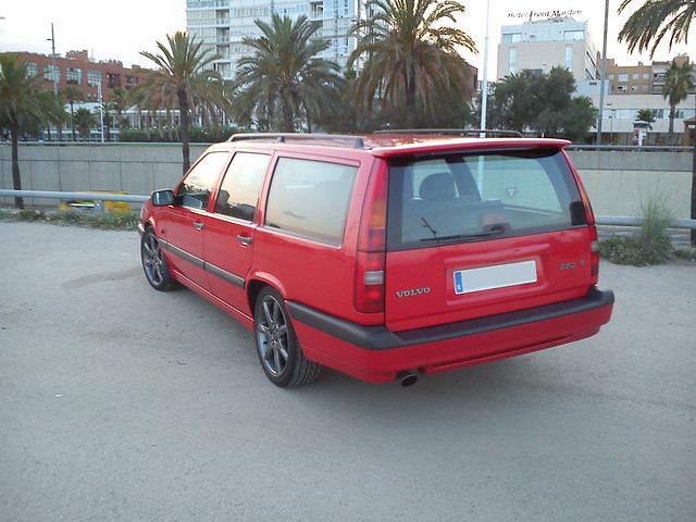 15097441296_707dba37d2_z.jpg